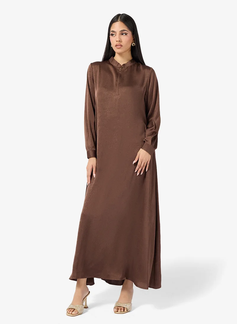 خزانة عباية أساسية