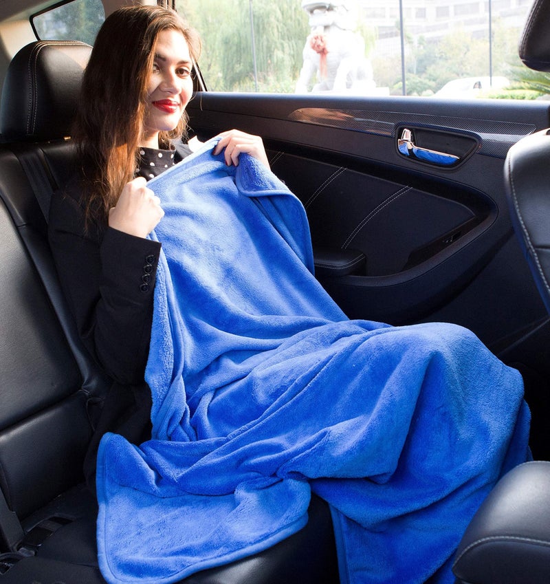 BlueHills بطانية وسادة سفر فاخرة من بلو هيلز، بطانية طائرة، محمولة في حقيبة ناعمة مع حزام أمتعة يد ومشبك حقيبة ظهر، حزمة مدمجة كبيرة من الفرو لأي سفر (أزرق ملكي T003) - Image 5