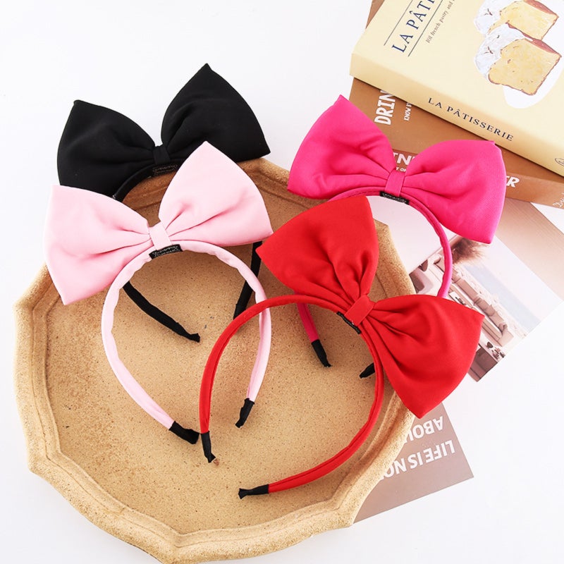 Three-dimensional bow tie headband for a runaway princess - Image 3