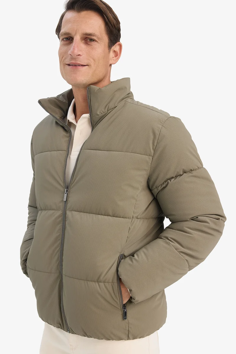 Regular Fit Waterproof High Neck Zippered Puffer Jacket
