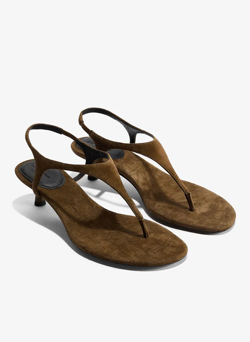 اتش اند ام صندل بكعب من الجلد السويدي