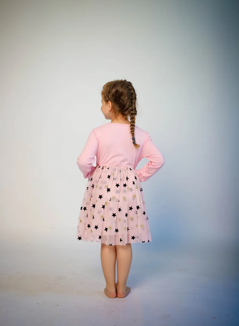 دىدانيالا فستان وردي بفراشات ونجوم