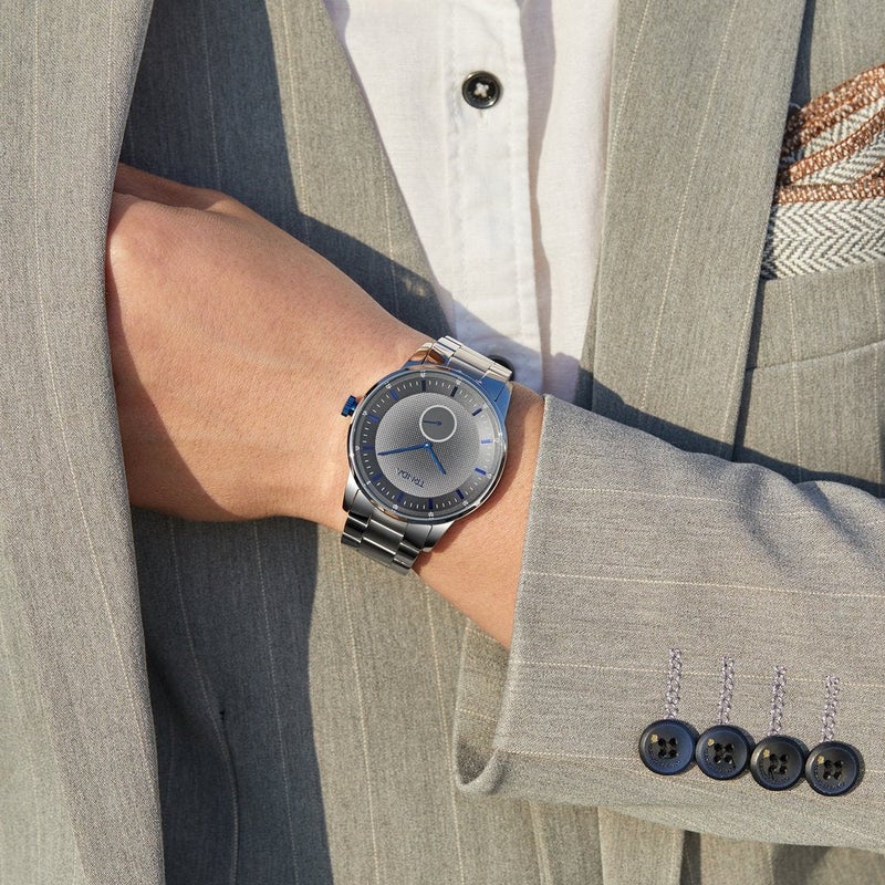 ترندا ساعة TRNDA المصنوعة من الفولاذ المقاوم للصدأ للرجال - أناقة خالدة مع مينا رمادية فاتحة متدرجة - Image 2