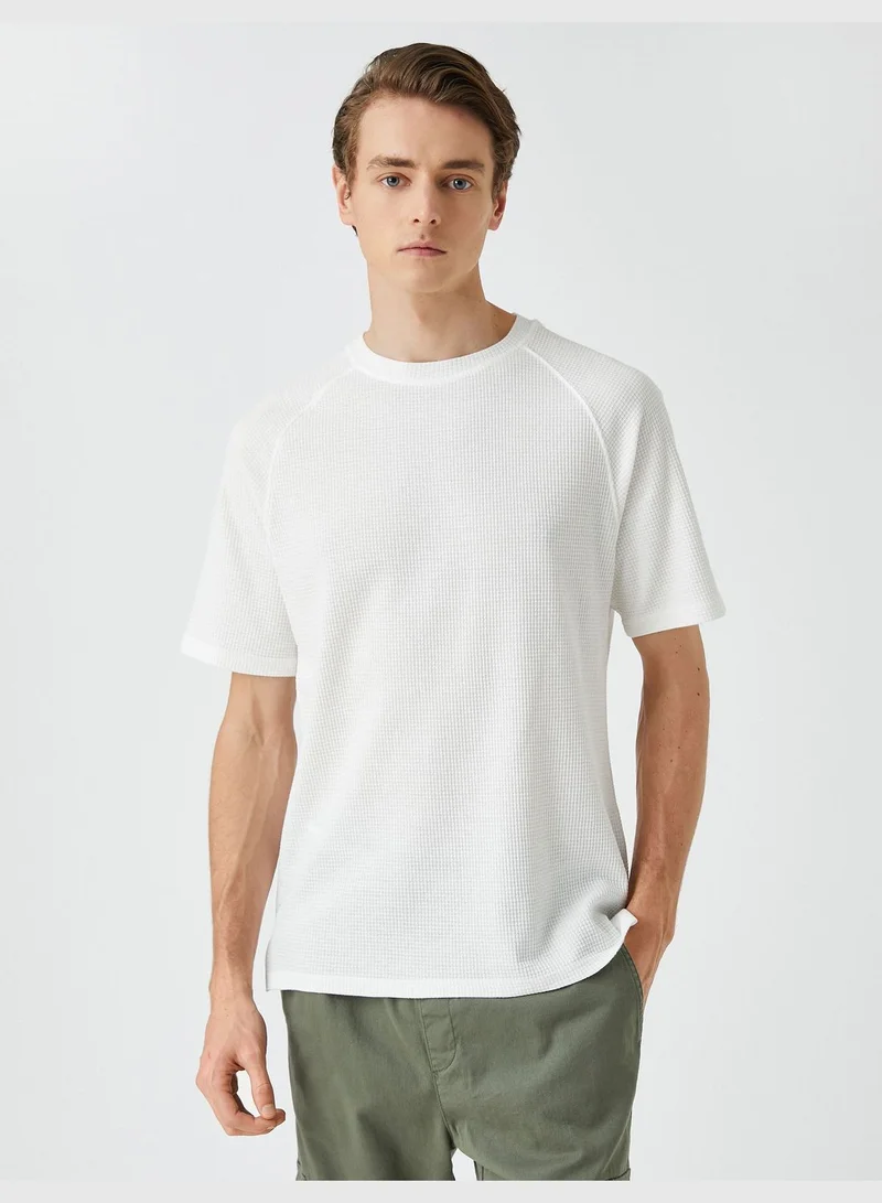 KOTON Basic T-Shirt Crew Neck Tissued Raglan Sleeve Detail