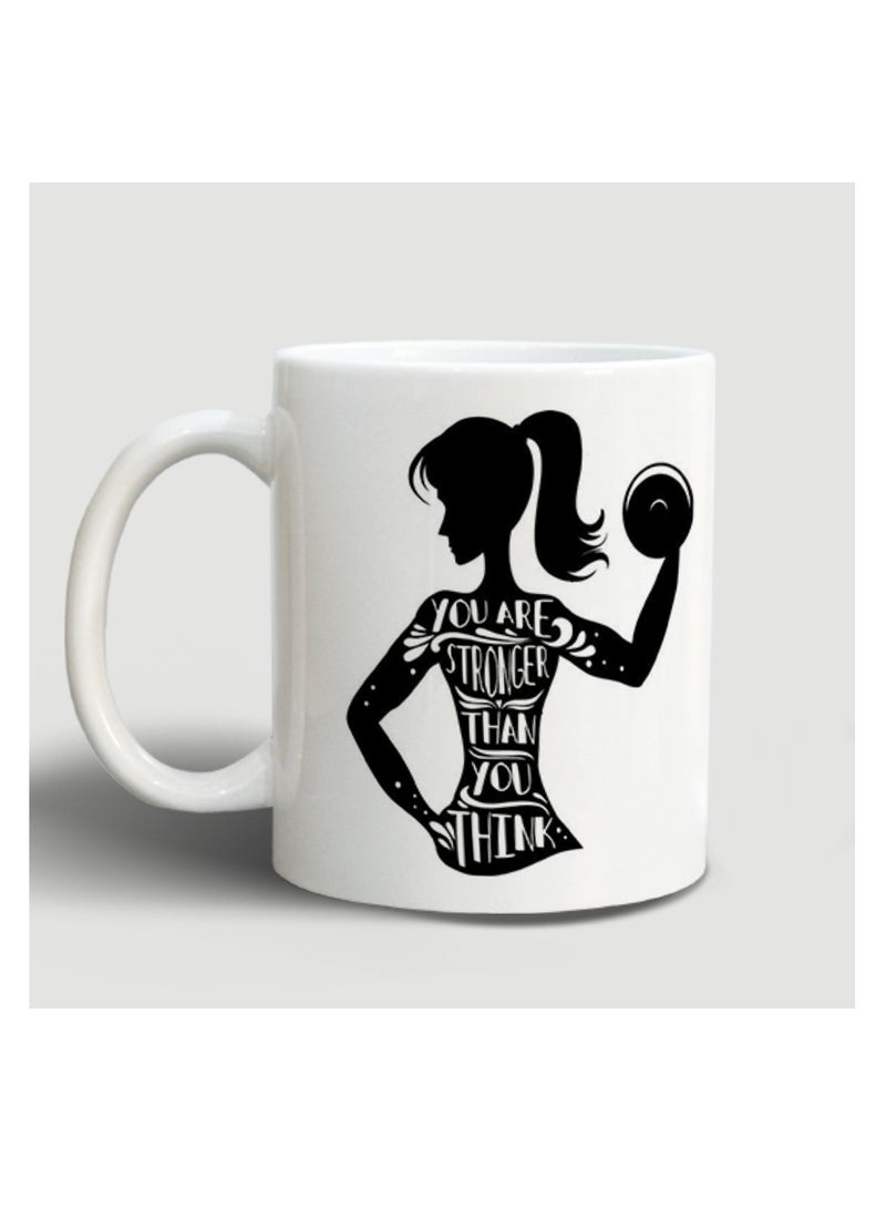 حكاية شمعة مج من السيراميك بطبعة تصميم "رياضة الجيم" بلون أبيض - Image 3