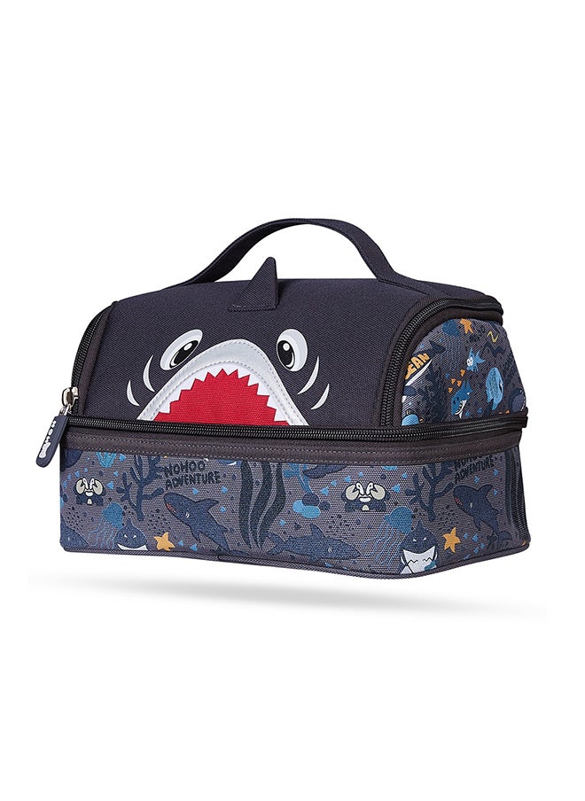 Nohoo حقيبة مدرسية للأطفال مقاس 16 بوصة مع حقيبة غداء وحافظة أقلام (مجموعة من 3 قطع) من Shark - رمادي  - Image 4