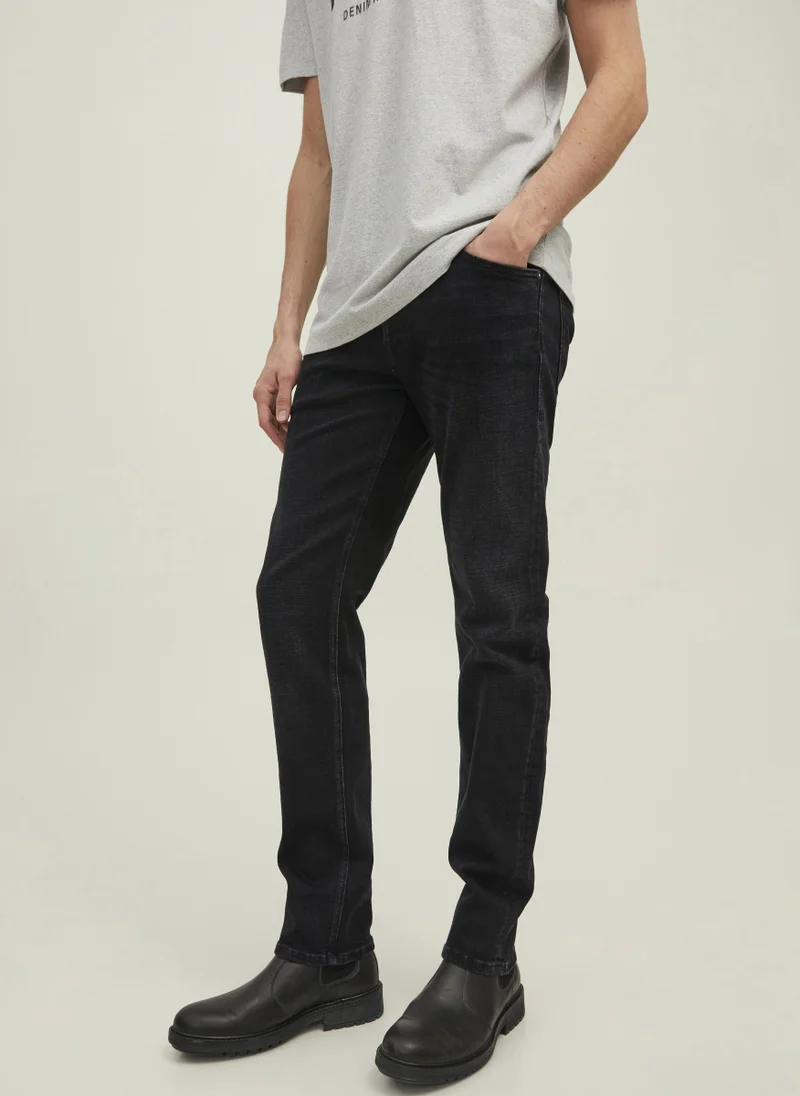 Tapered Fit Jeans