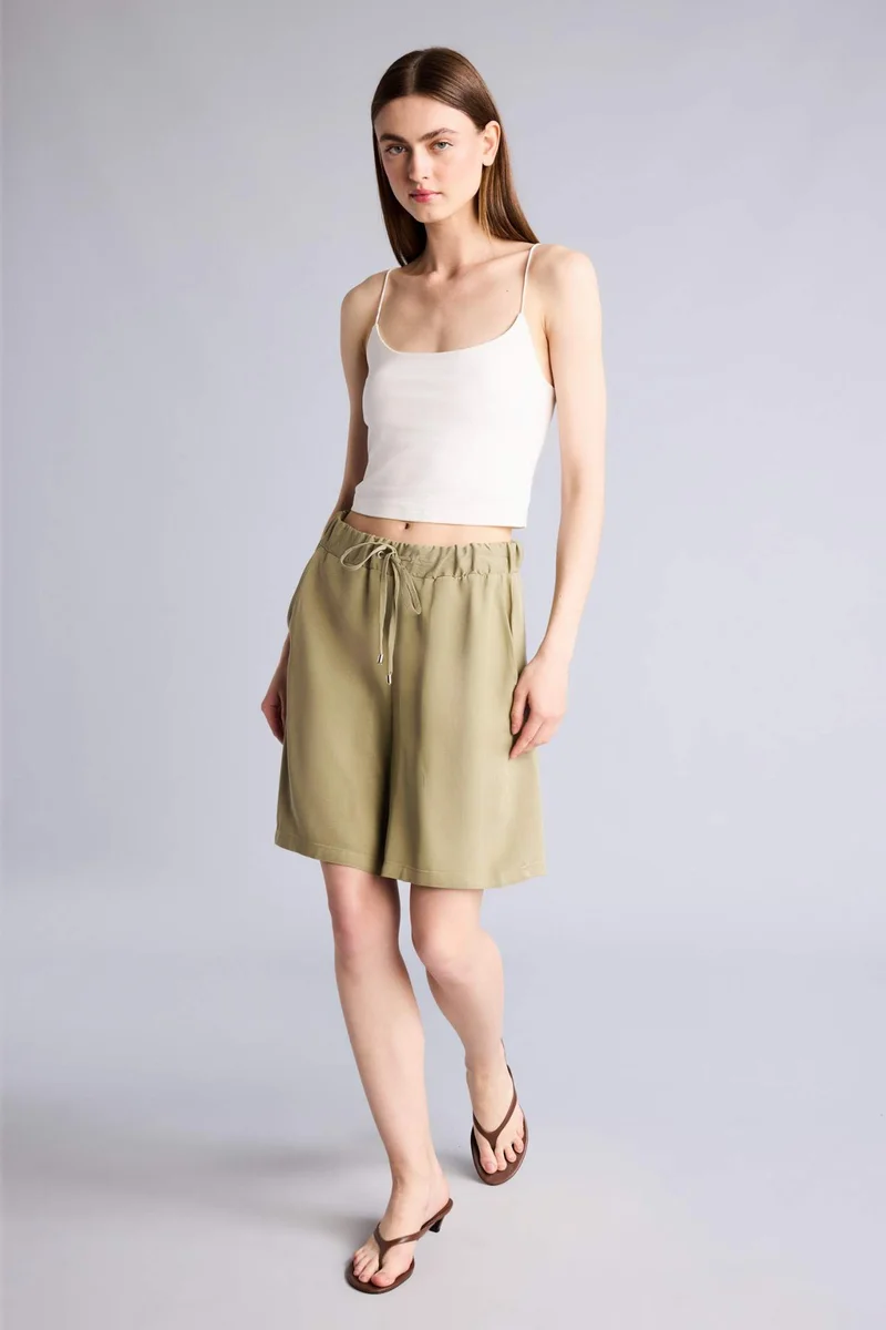 ديفاكتو Belmando High Waist Shorts