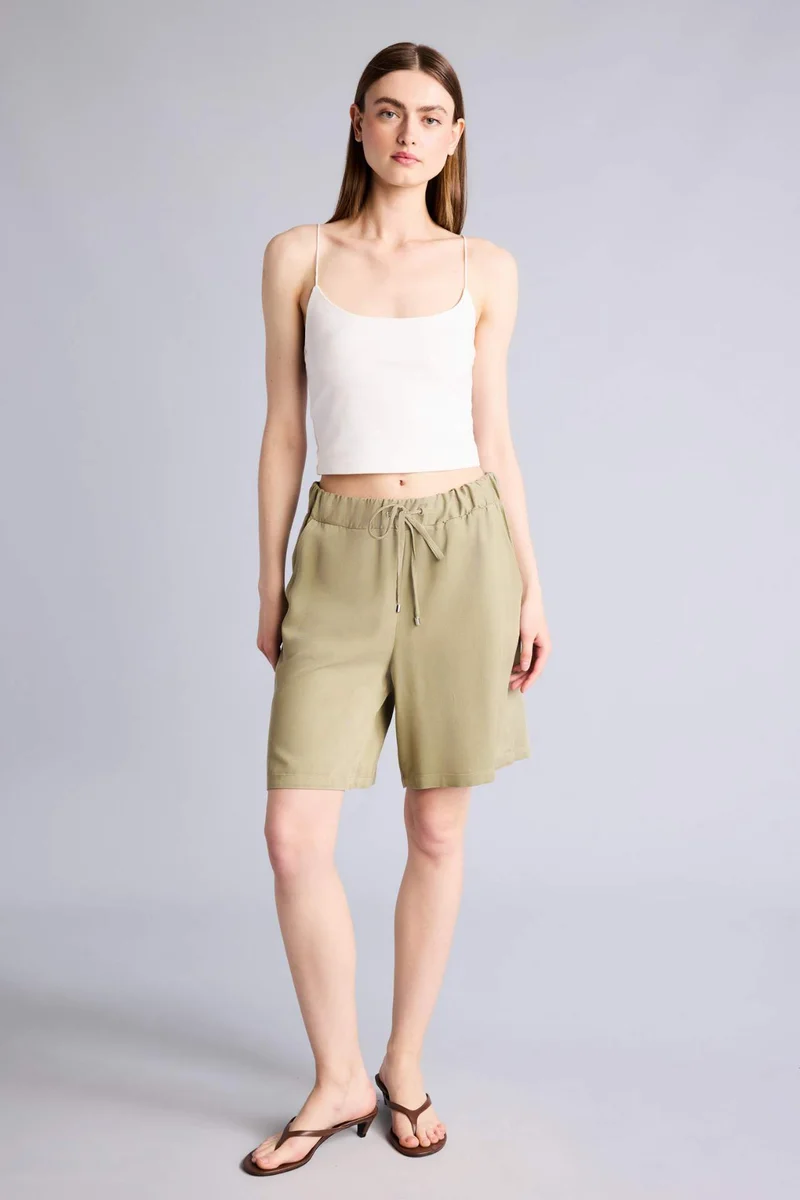 ديفاكتو Belmando High Waist Shorts