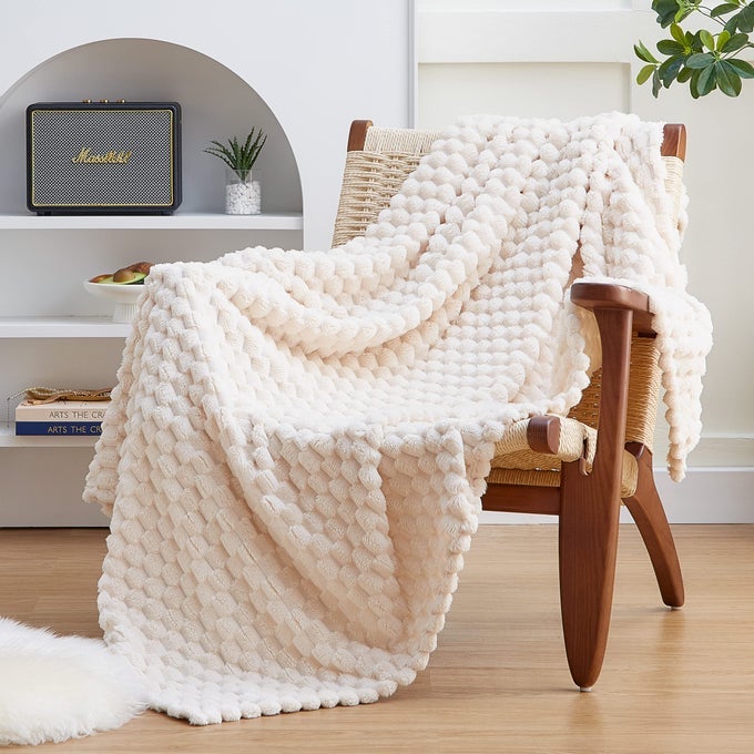 FLEECE BLANKET TWIN SIZE FOR COUCH OR BED 3D IMITATION TURTLE SHELL JACQUARD DECORATIVE BLANKETS COZY SOFT LIGHTWEIGHT FUZZY FLANNEL BLANKET SUITABLE FOR ALL SEASONS6080BEIGE