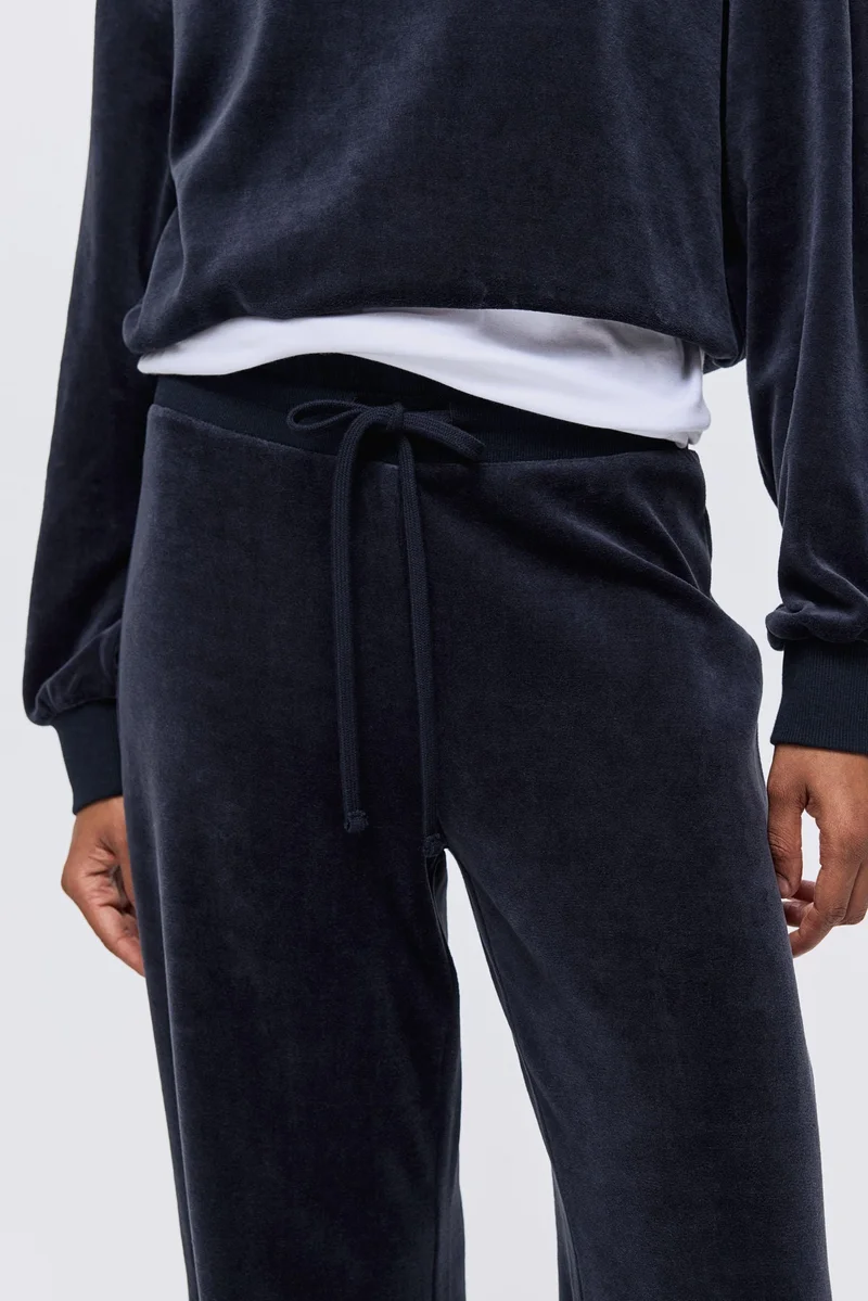 اتش اند ام بنطلون من الفيلور