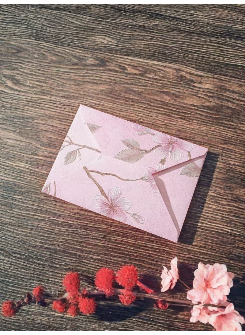 30pcs high-end vintage floral envelopes (pink) is decorated with embossed gold foil. The floral pattern features a 3D textured design and is perfect for weddings, Christmas, anniversaries, birthdays, New Year's Day, Valentine's Day, and other occasions, as well as everyday use. Made of high-quality paper, they're suitable for everyone. (Due to paper cutting, the placement of the flowers may be random.) - Image 3