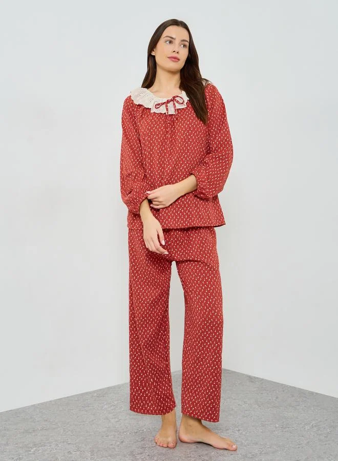 ستايلي مجموعة من بيجاما وبلوزة بطبعة زهور وياقة دانتيل
