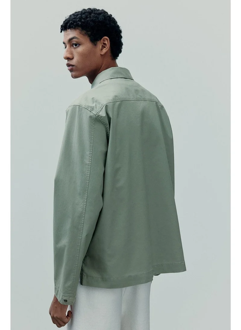 اتش اند ام جاكيت خفيف يوتيليتي بقصّة عادية