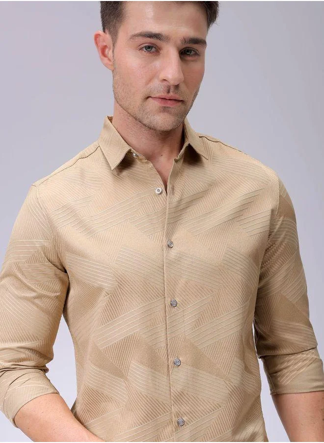 شركة المرآب الهندية Men Slim Fit Textured Solid Full Sleeves Cutaway Collar Party Wear Shirt