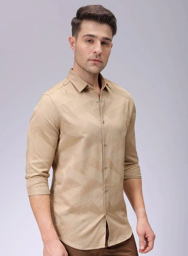 شركة المرآب الهندية Men Slim Fit Textured Solid Full Sleeves Cutaway Collar Party Wear Shirt