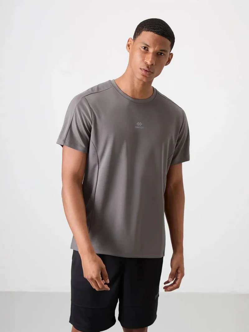 تومي لايف TOMMY Men's Solid Crew Neck Short Sleeve T-Shirt