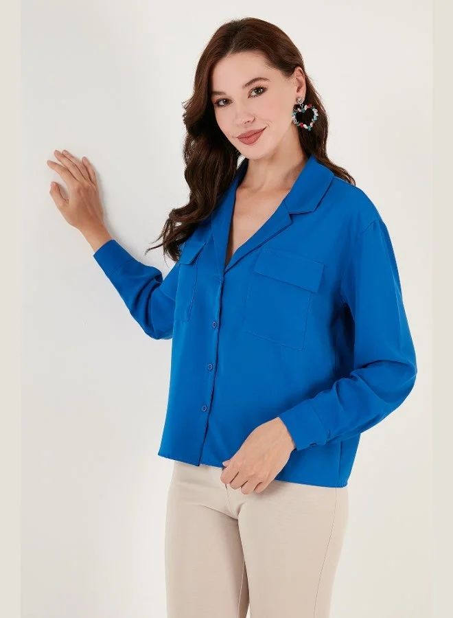 ليلا قميص نسائي بياقة على شكل حرف  وجيبين مزدوجين بقصة عادية