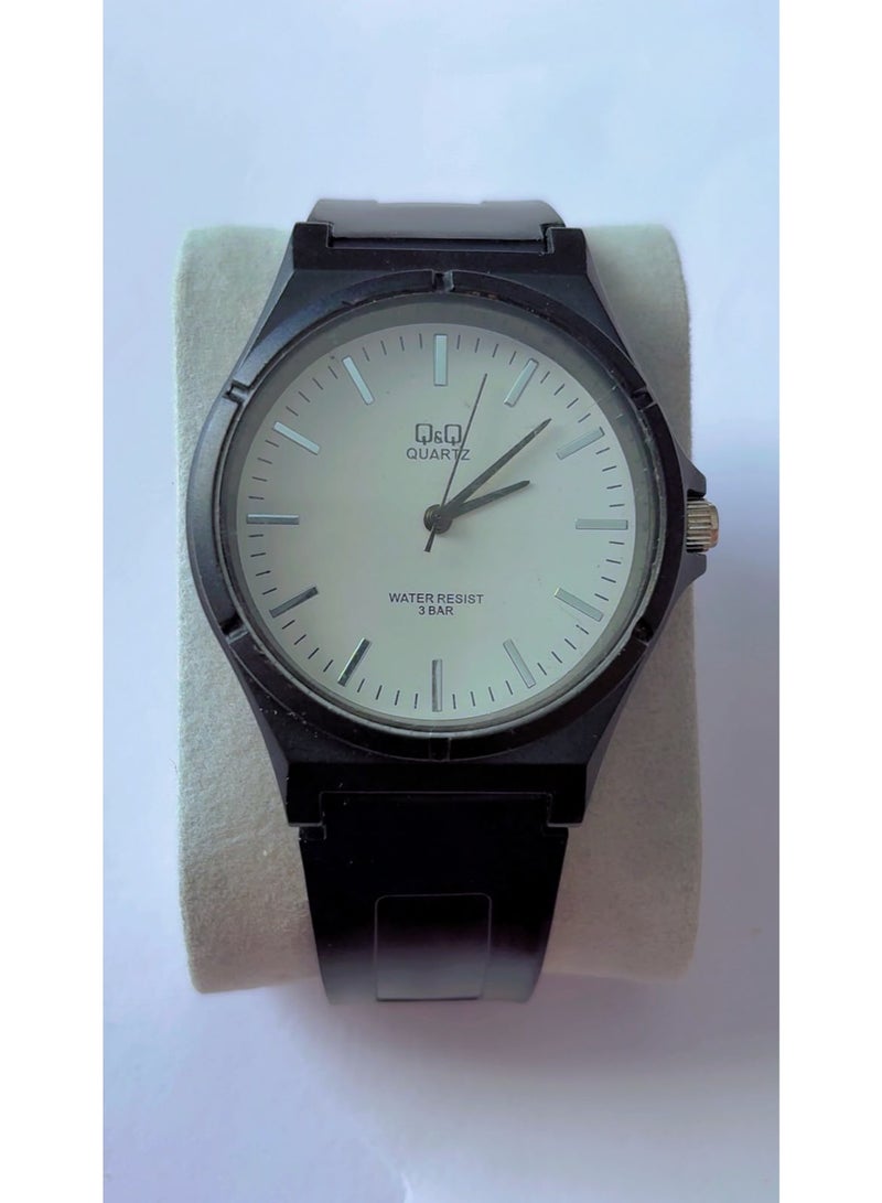Q&Q Quartz Analog Casual Watch for Men - White Dial with Matte Black Case and Durable Resin Strap, 10 Bar Water Resistant, Pre-Owned - Looks Like Brand New Condition - Image 1
