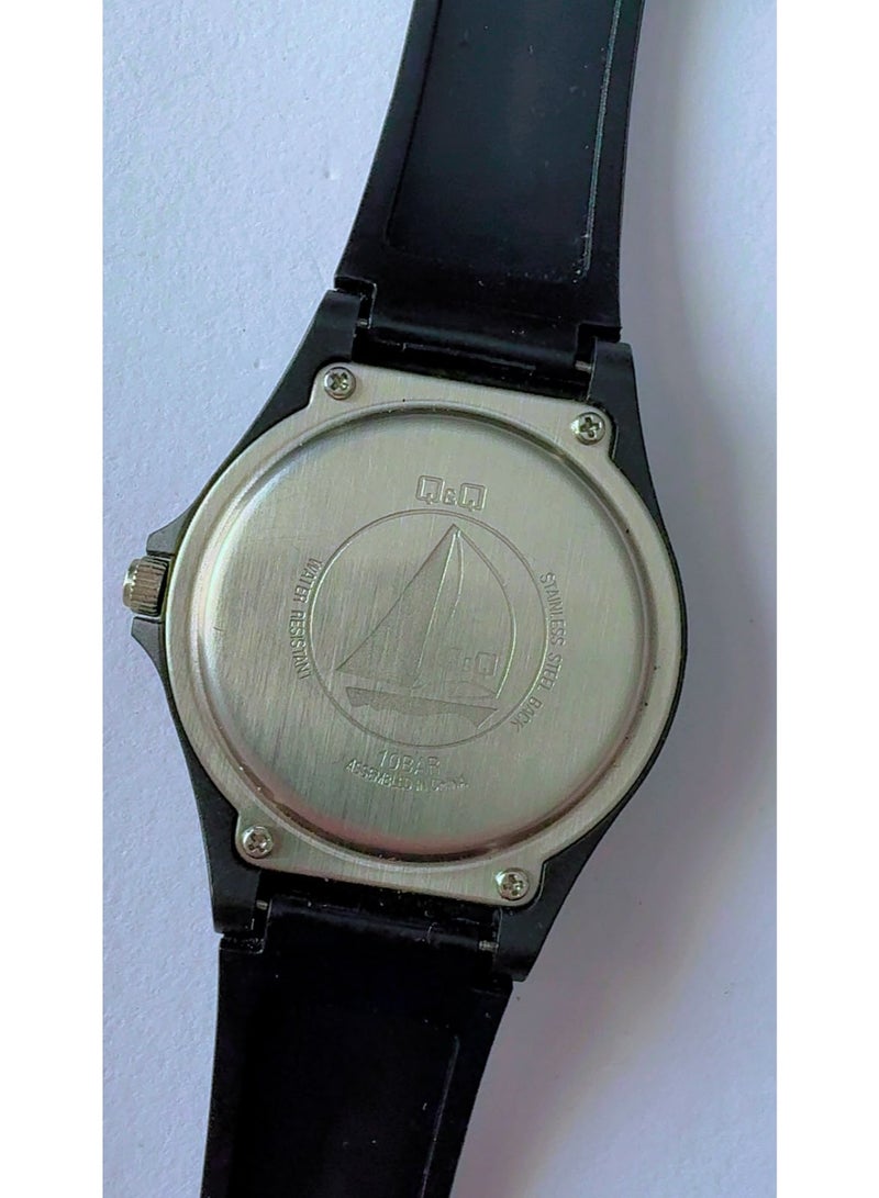 Q&Q Quartz Analog Casual Watch for Men - White Dial with Matte Black Case and Durable Resin Strap, 10 Bar Water Resistant, Pre-Owned - Looks Like Brand New Condition - Image 4