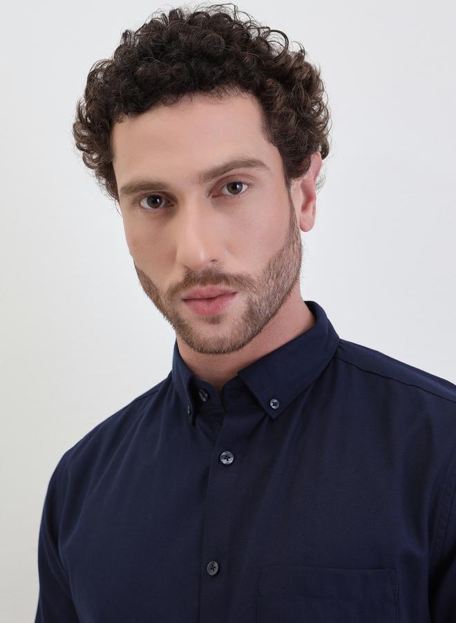 ستايلي قميص أوكسفورد بلون سادة بقصة عادية وياقة مفتوحة - Image 3