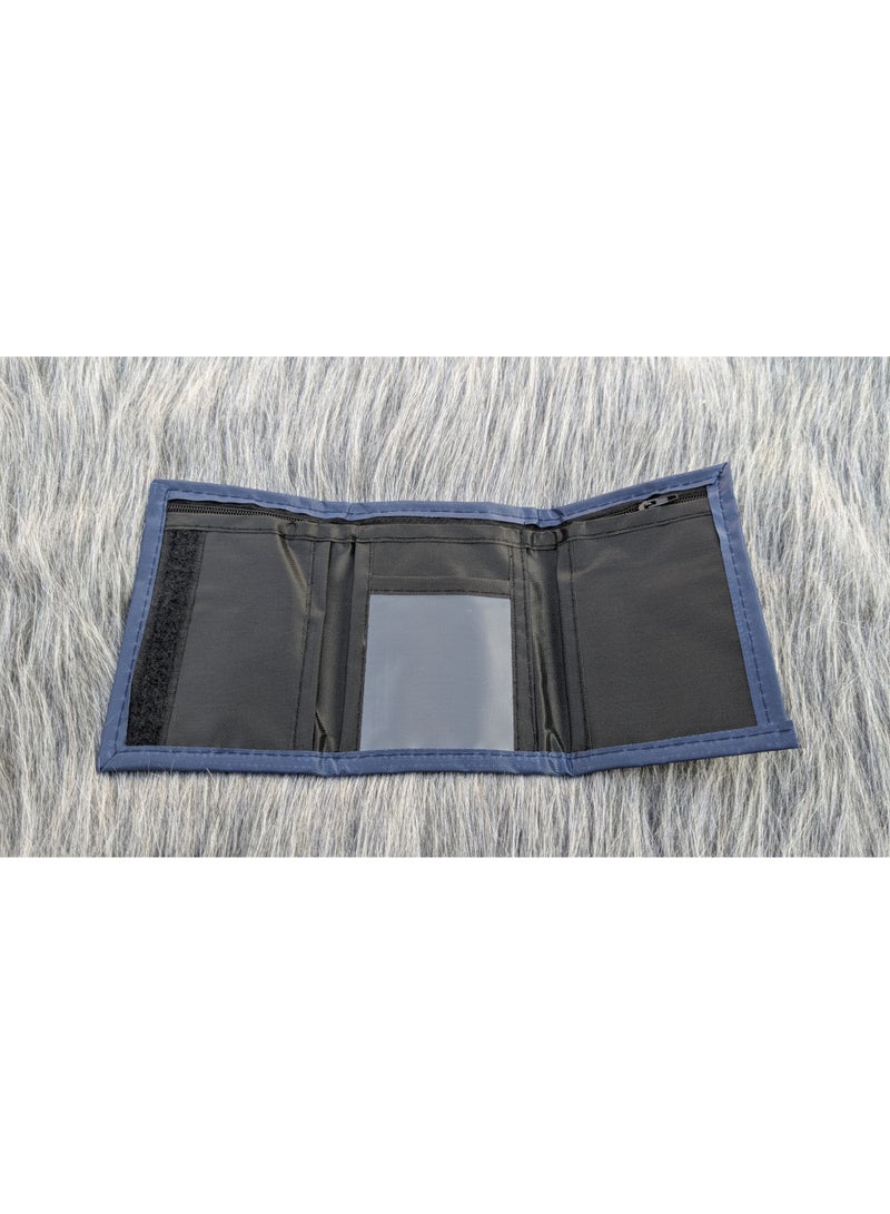 محفظة من الجينز كلاسكية بلمسة شبابية | مثالية للاستخدام اليومي والسفر | متعددة الجيوب وخفيفة الوزن - Image 3