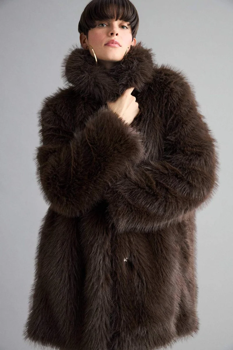 ديفاكتو Regular Fit Zippered Faux Fur Jacket
