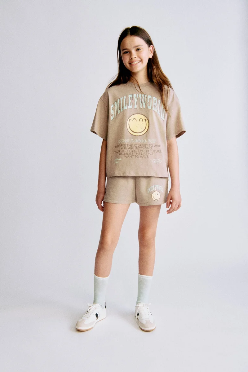 اتش اند ام تي-شيرت قطني مزين بطبعات