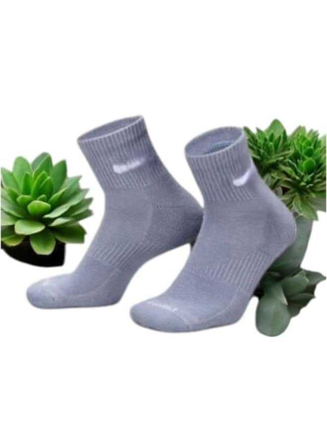 🧦 جوارب رجالية رياضية - 3 أزواج | قطن مريح قابل للتهوية | رمادي بلمسة خط  أبيض - Image 4