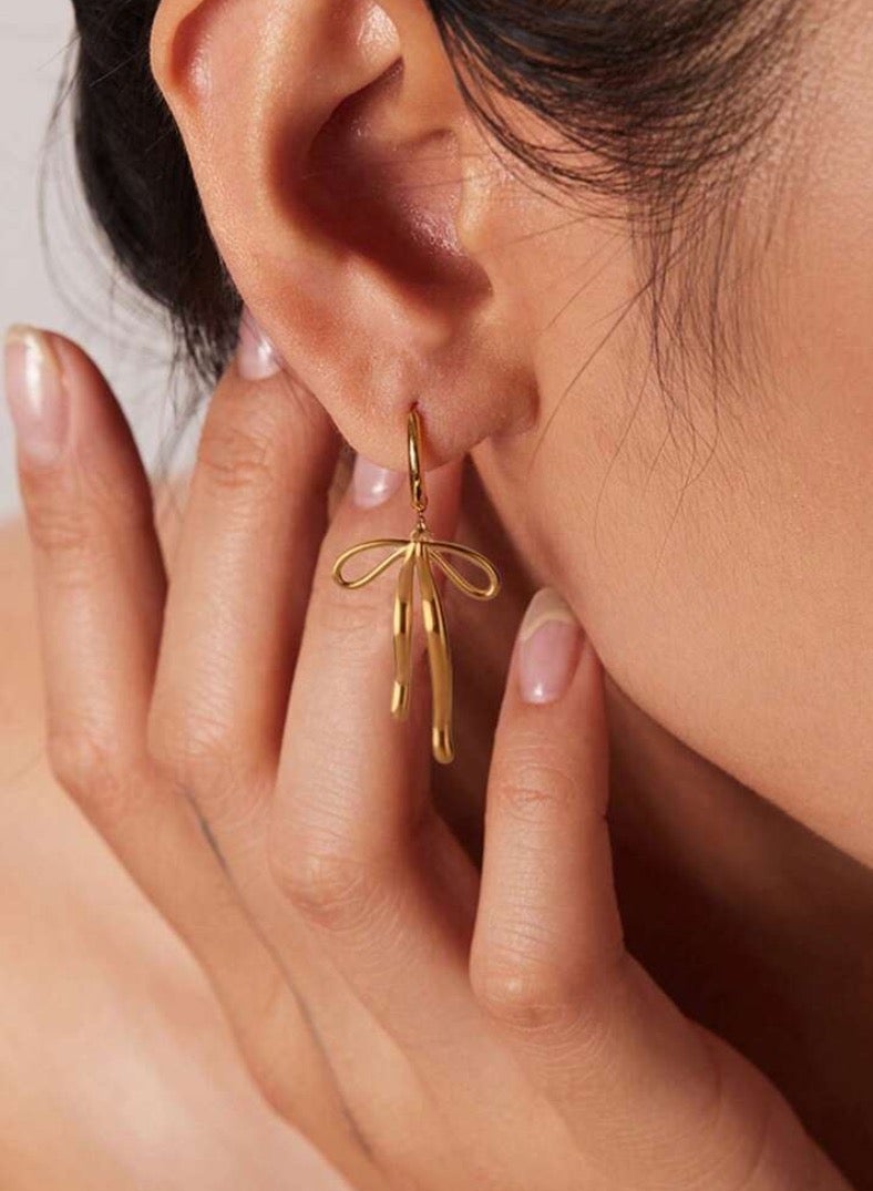 إيكوال حلق اذن نسائي من الاستانلس ستيل أنيق وعالي الجودة باللون الذهبي - Image 1