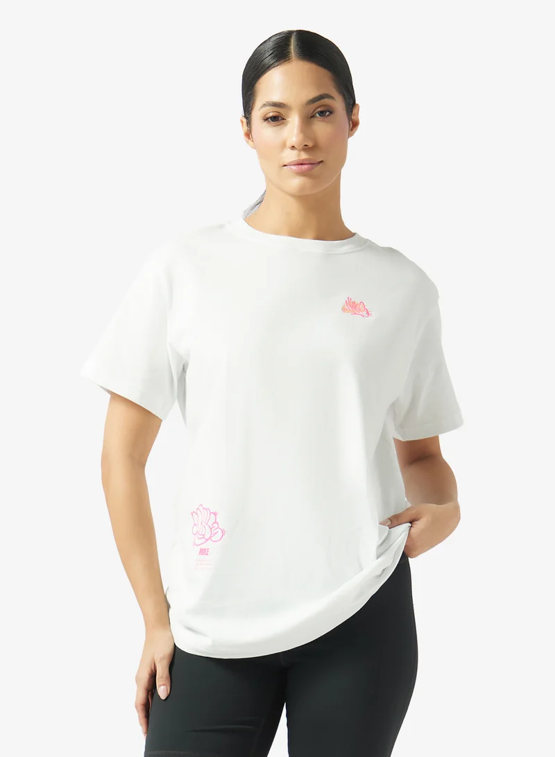 Nike SUMMIT WHITE Classic Boyfriend Graphic T-Shirt for Women | Best Price UAE