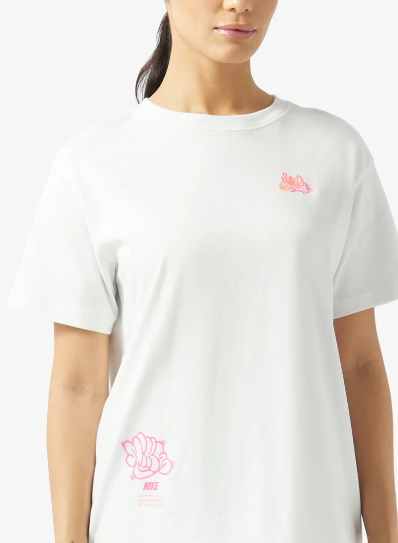 Nike SUMMIT WHITE Classic Boyfriend Graphic T-Shirt for Women | Best Price UAE