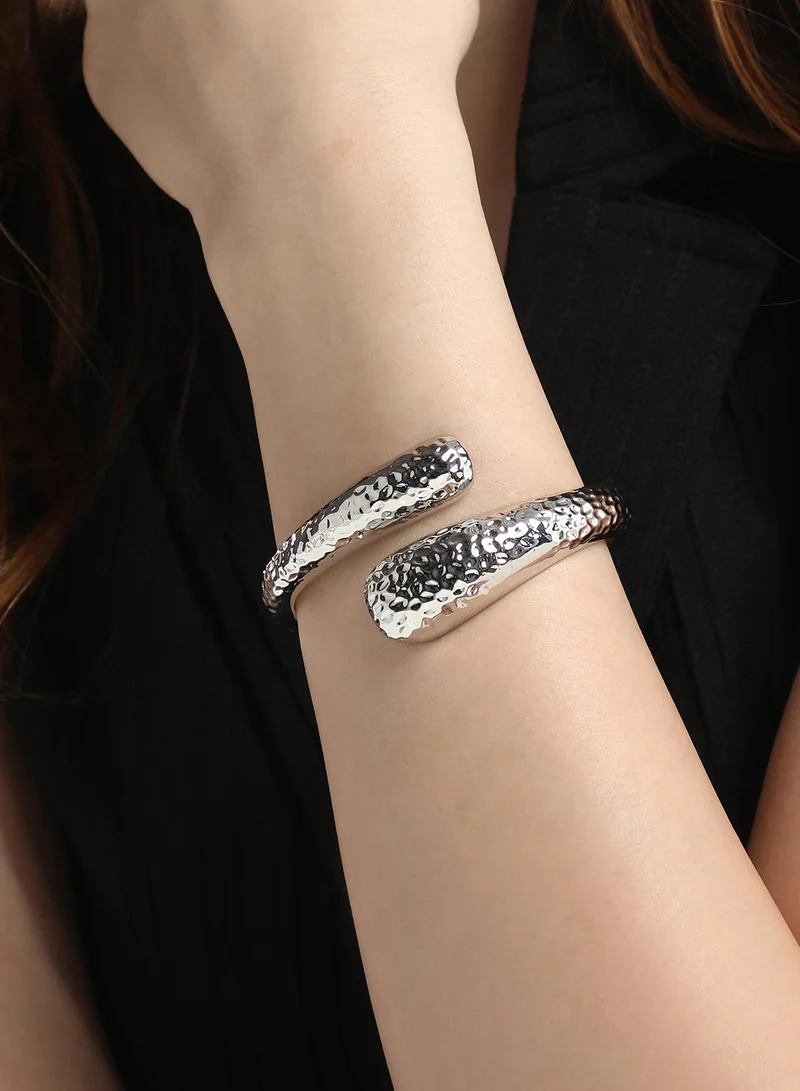 SOHI Hammered Hinged Bangle