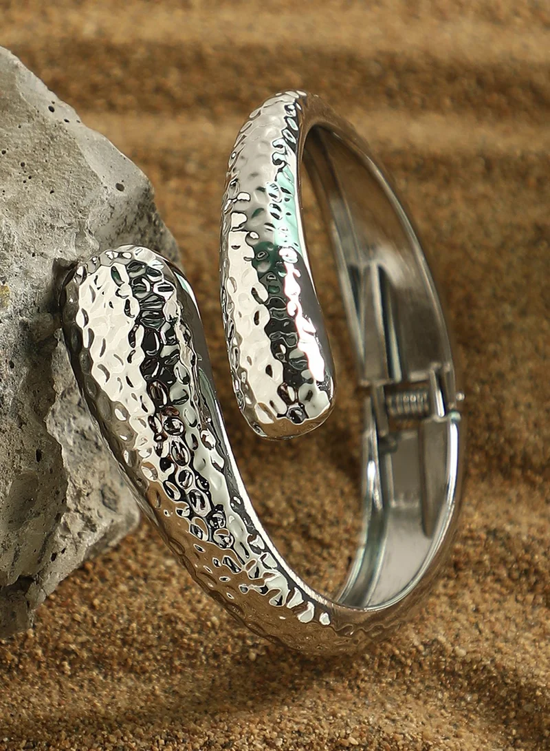 SOHI Hammered Hinged Bangle
