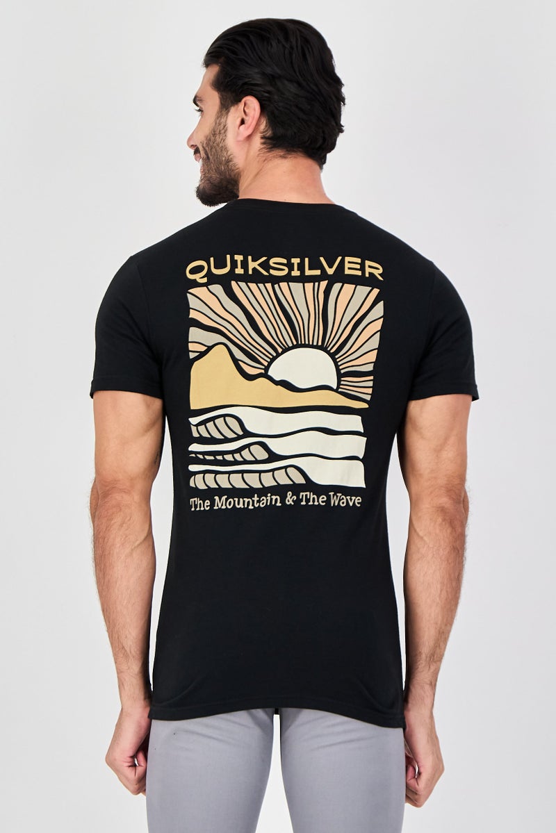 QUIKSILVER تي شيرت رجالي بأكمام قصيرة وياقة دائرية بشعار العلامة التجارية، أسود - Image 2