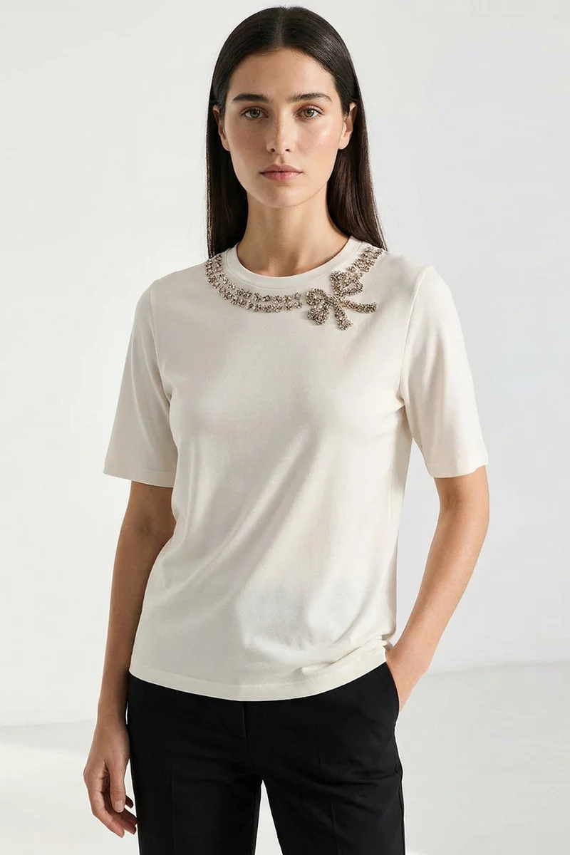 EXQUISE Embroidered Collar Short-Sleeved Knitted Regular T-Shirt