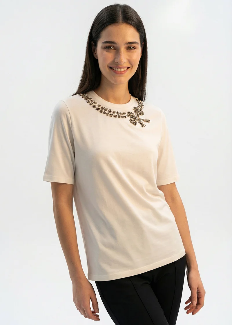 EXQUISE Embroidered Collar Short-Sleeved Knitted Regular T-Shirt