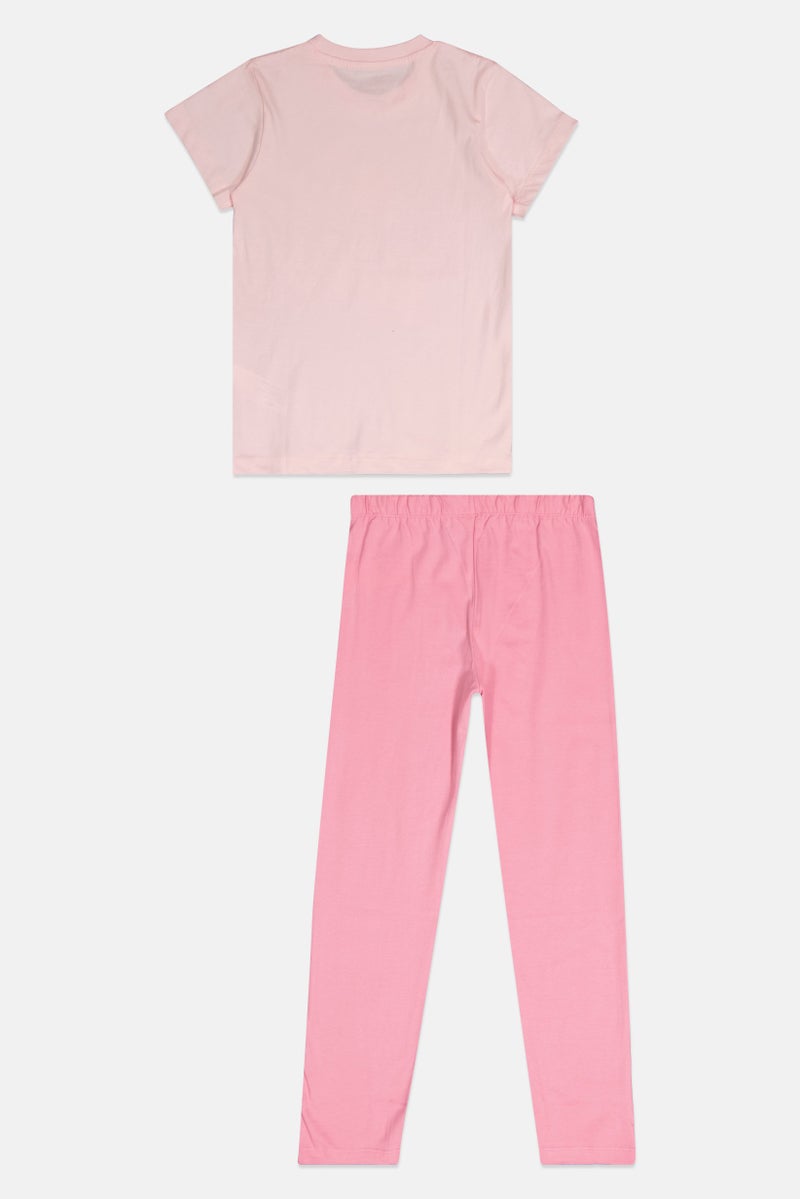 Barbie طقم بيجامة قصير الأكمام للبنات بشعار العلامة التجارية، وردي - Image 3