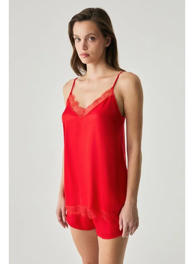 Penye Mood Viscose satin textured set with lace-detail shorts.