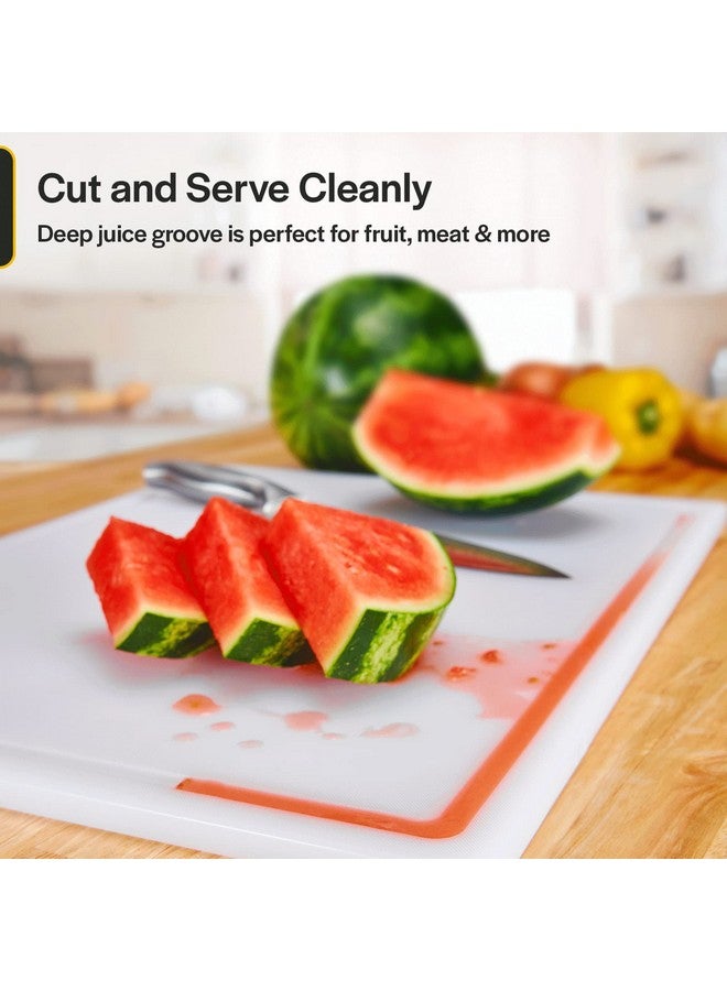 Thirteen Chefs لوح تقطيع بلاستيكي تجاري مع أخدود للعصير - 18 × 12 بوصة لتقطيع اللحم، الشواء، الشواء - 1/2" سمك من بولي إيثيلين عالي الكثافة الأبيض لخدمة الطعام - Image 2