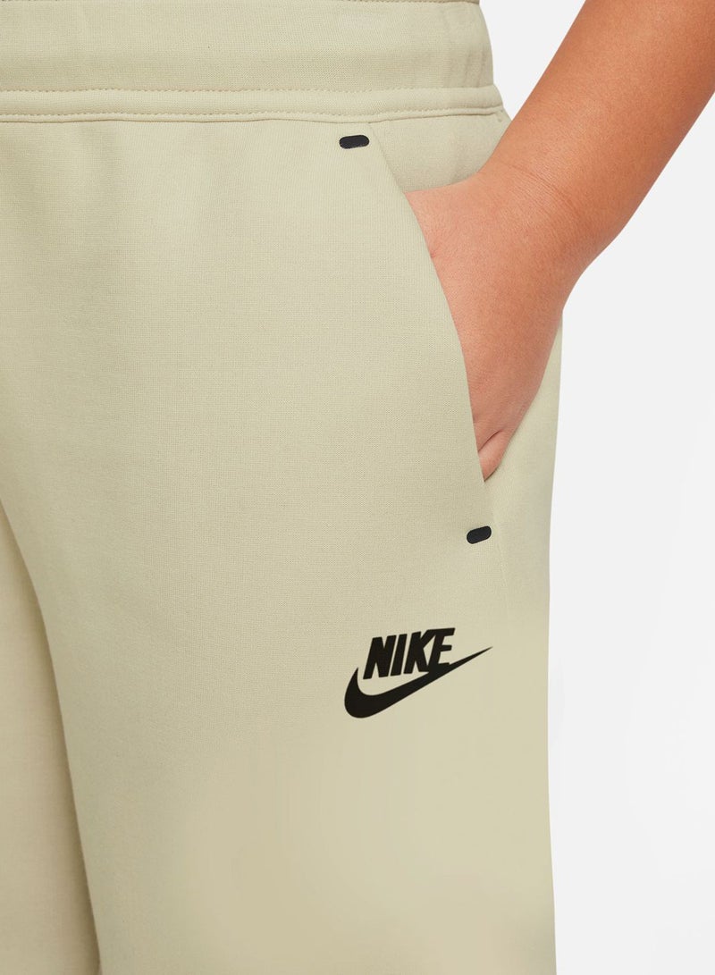 Nike Youth Nsw Tech Fleece Shorts - Image 4