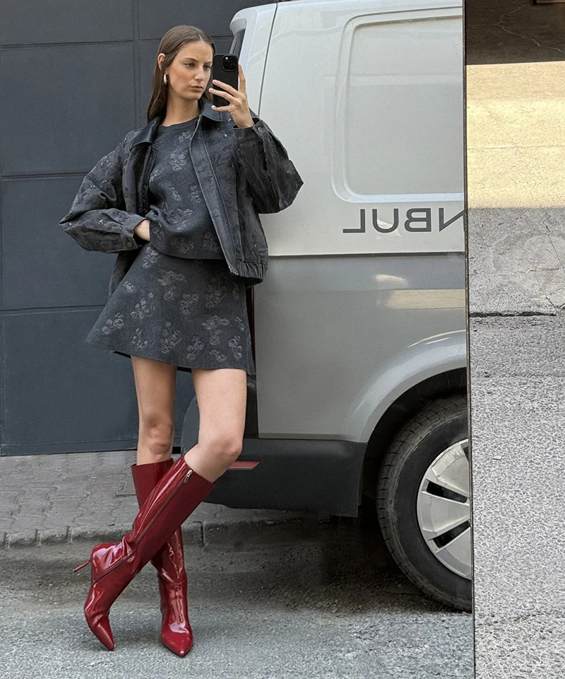 ابيكول Embellished Knit T-Shirt