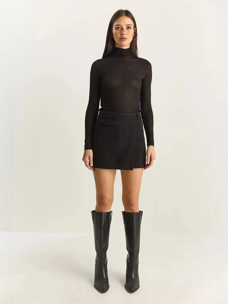 بيانكو لوتشي LUCCI High Waist Fitted Mini Shorts with Pocket