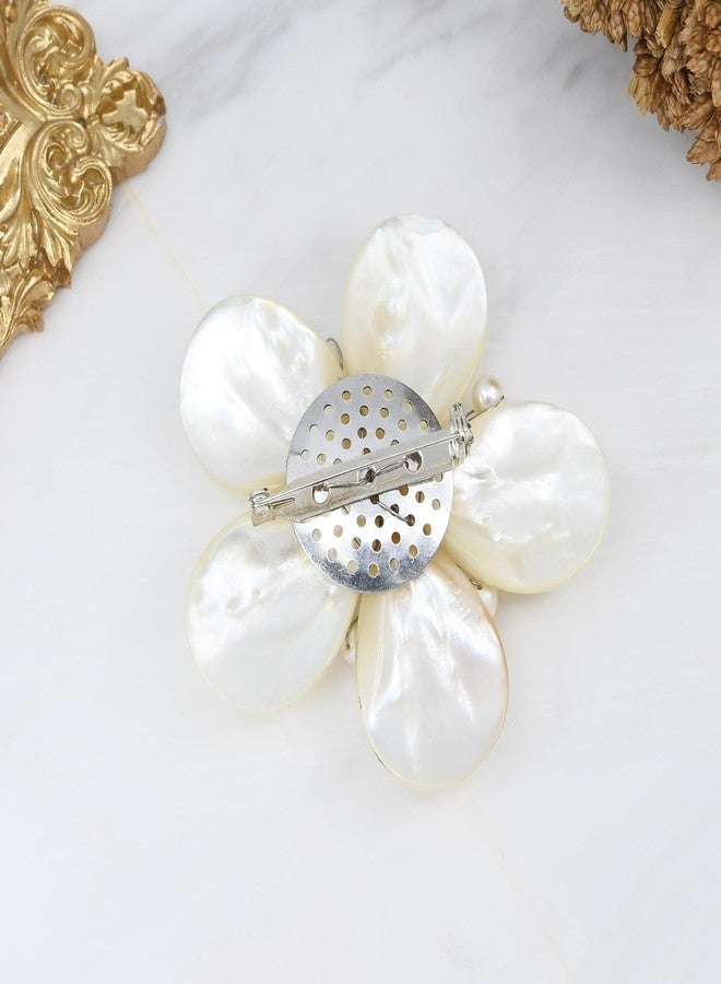 ايرافيدا بروش أو دبوس زهرة من عرق اللؤلؤ الأنيق من إيرافيدا، مزين بلؤلؤ المياه العذبة المستزرع، للنساء - Image 3