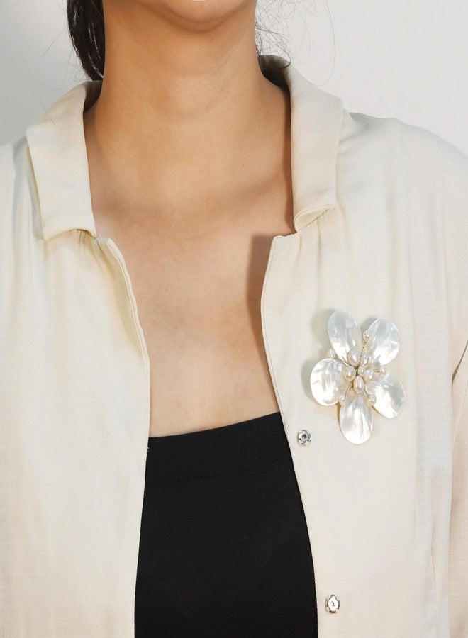 ايرافيدا بروش أو دبوس زهرة من عرق اللؤلؤ الأنيق من إيرافيدا، مزين بلؤلؤ المياه العذبة المستزرع، للنساء - Image 5