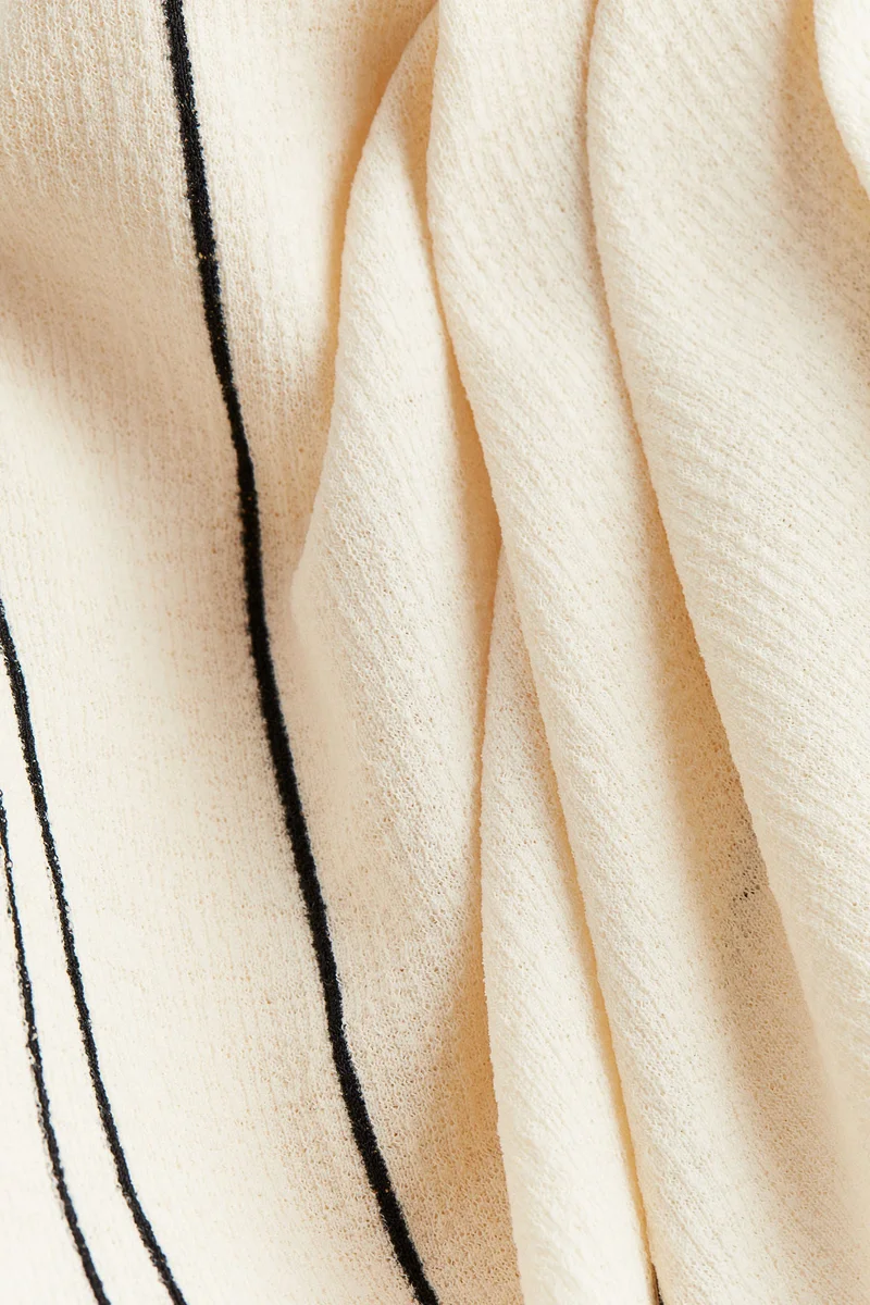 اتش اند ام تنورة محبوكة بتصميم ملفوف