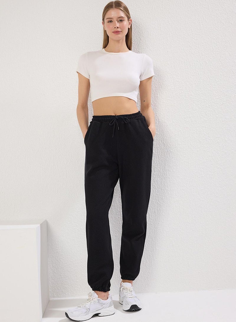 trendyol Black Thessaloniki Comfortable Fit Pocket Knitted Sports Sweatpants - Image 2