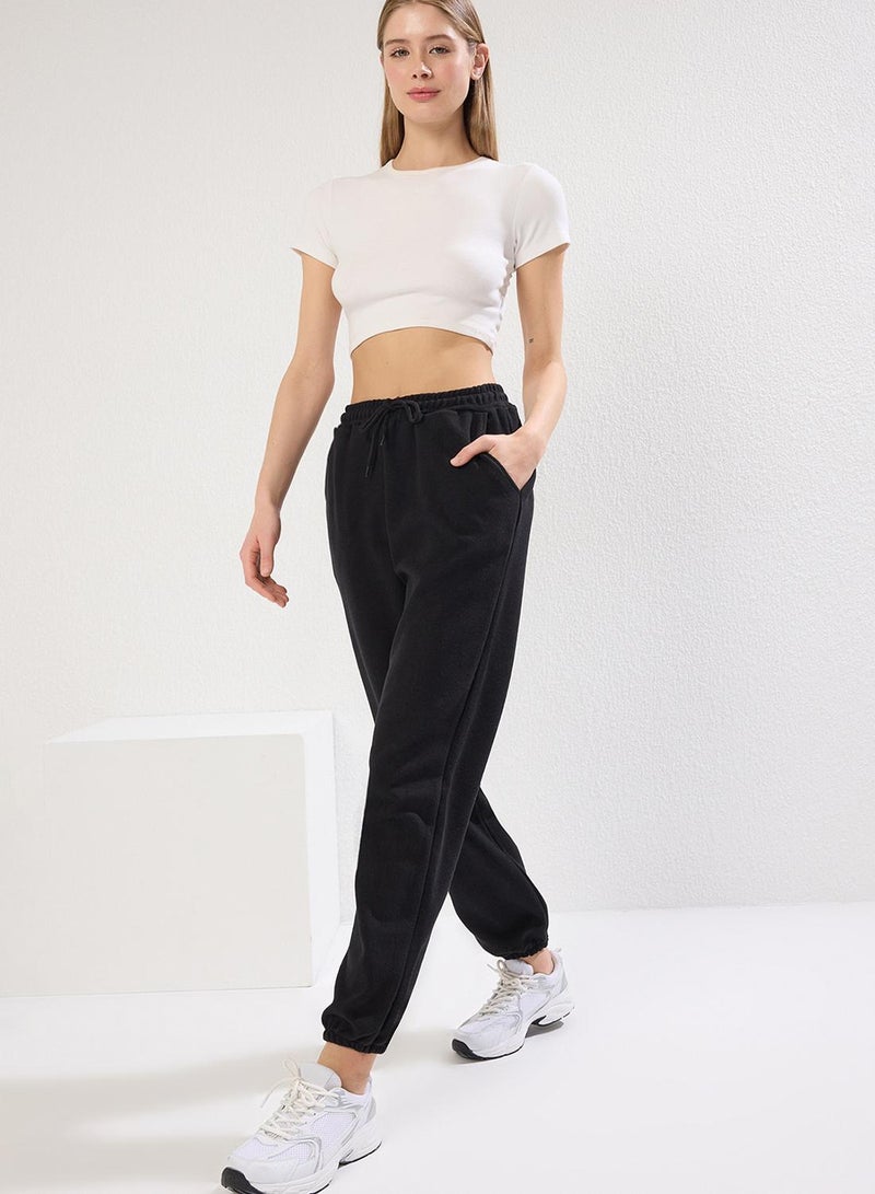 trendyol Black Thessaloniki Comfortable Fit Pocket Knitted Sports Sweatpants - Image 1