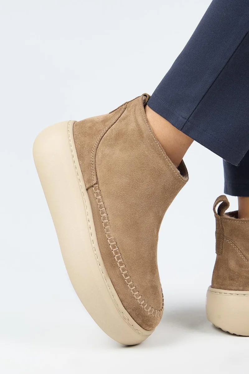 مانجيرو أحذية مانيجيرو (كارولينا) النسائية القصيرة من جلد المنك الطبيعي والمبطنة بالفرو