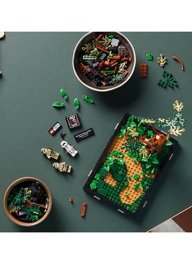 LEGO مجموعة بناء إبداعية من حرب النجوم مطاردة دراجة إندور لمنصة العرض للبالغين؛ مشهد مبني من الطوب للعرض؛ فكرة هدية عيد ميلاد ممتعة لمحبيها (608 قطعة) 75353  - Image 3